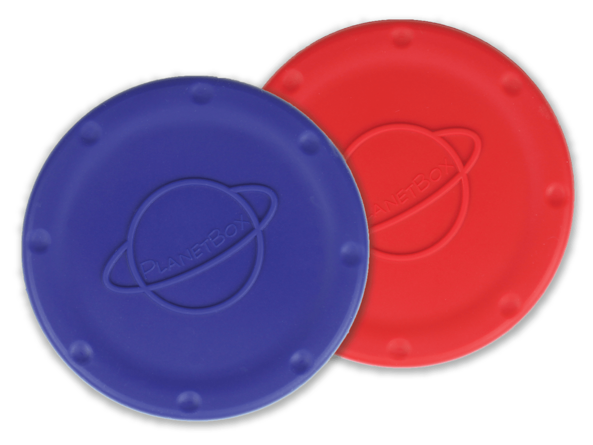 Side by side view of Blue and Red snack lids.